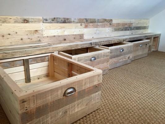 Réalisation d'un aménagement de comble avec 4 caisses de rangement et étagères Amenagement Comble et caisses rangement_Rennes__boby&co